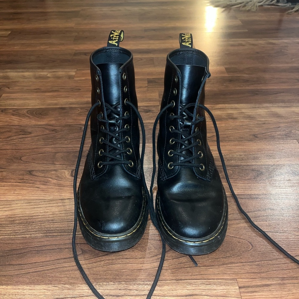 Doc Marten’s Womens 8